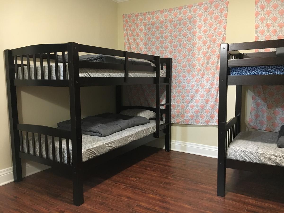 Hostal Monsoon Family Inc Los Ángeles